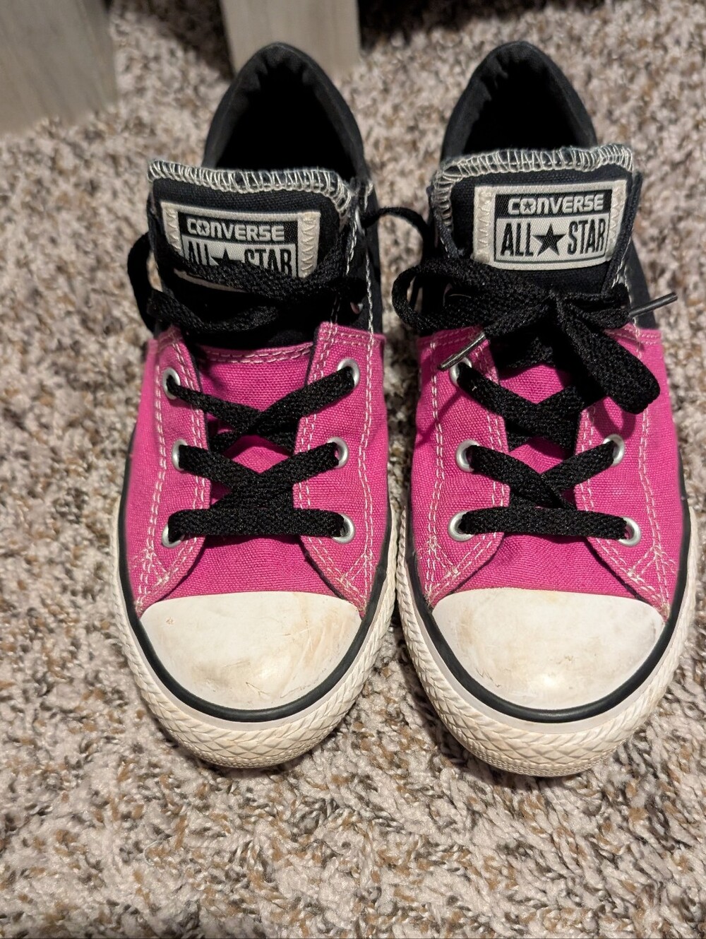 Converse Kids Size 3 Pink Low Top Sneakers with Black Laces